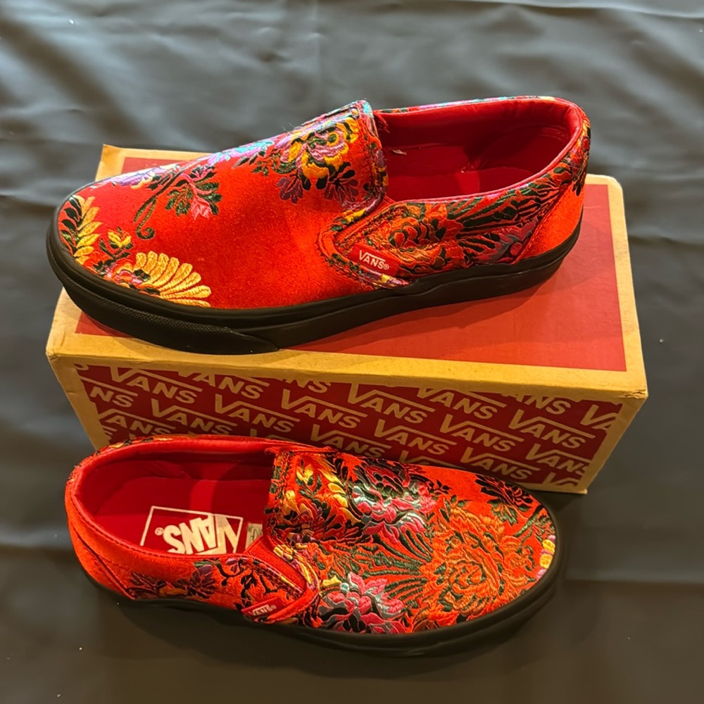 Vans Festival Satin red/blk woman size 6.5 brand new in box!